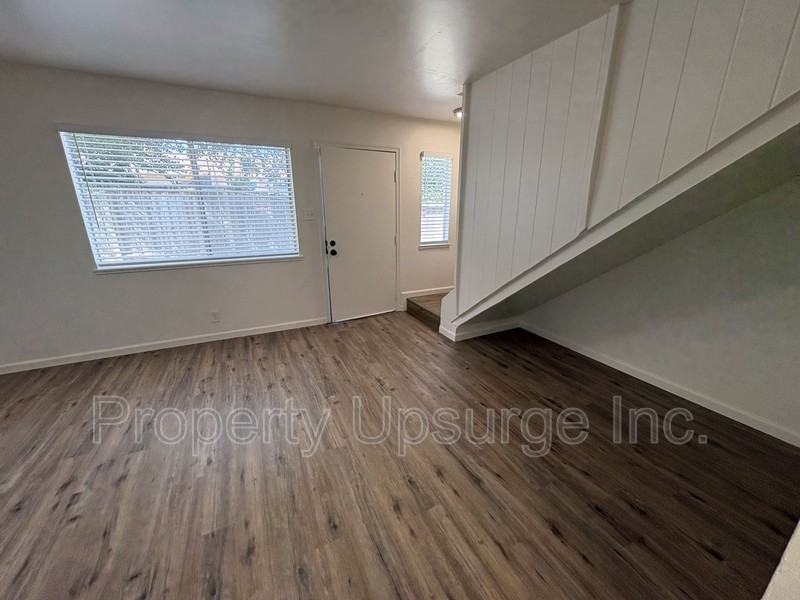 623 W 16th St - Photo 3 of 16