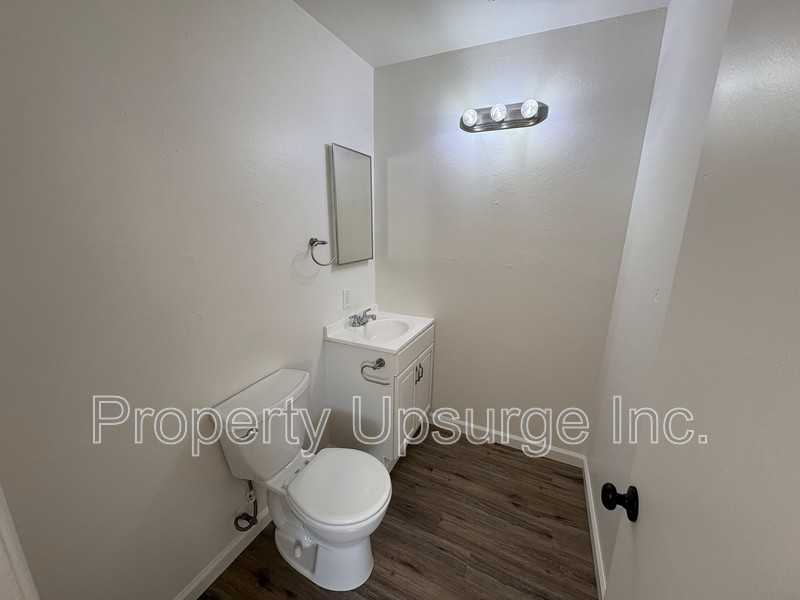 623 W 16th St - Photo 5 of 16