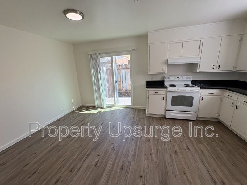 623 W 16th St - Photo 7 of 16