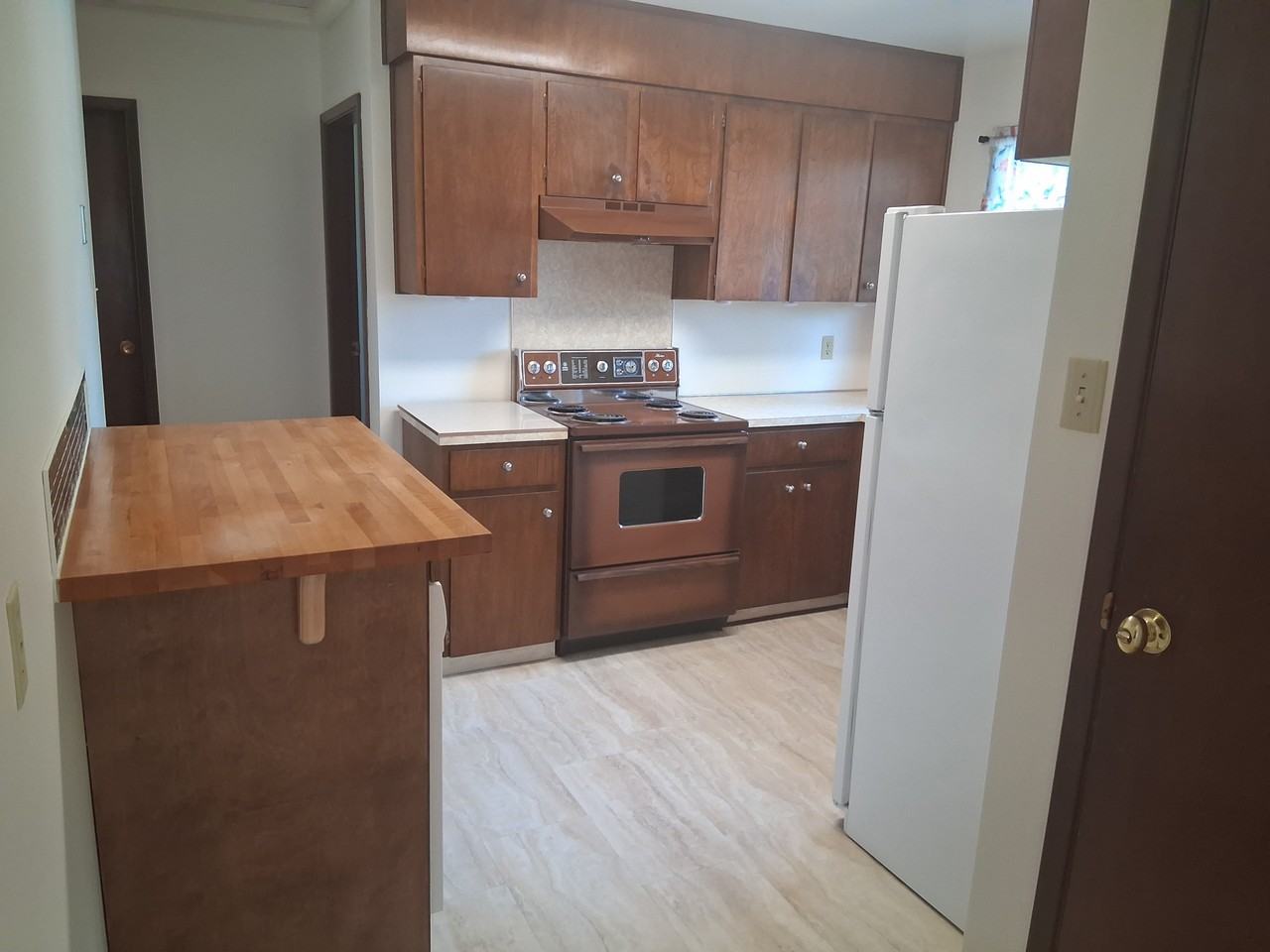 11024 7 Street Southwest - Photo 6 of 25
