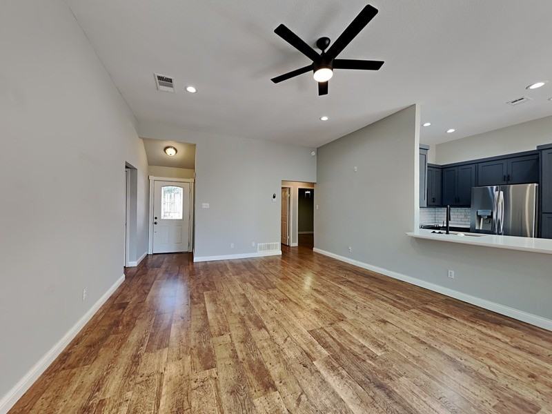 250 Pinyon Ln - Photo 4 of 17