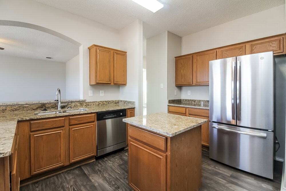505 Summertree Ln - Photo 4 of 15