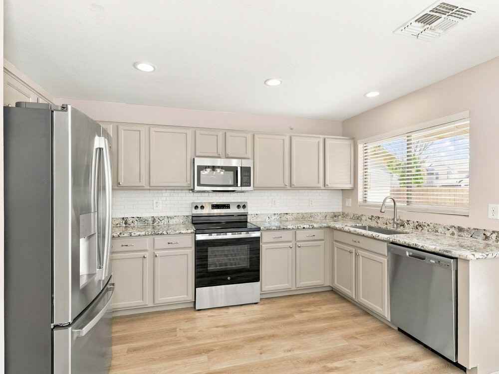 7302 S 253rd Ave - Photo 7 of 16
