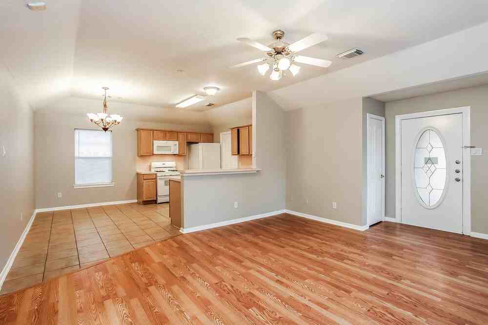 22946 Sugar Bear Dr - Photo 4 of 16