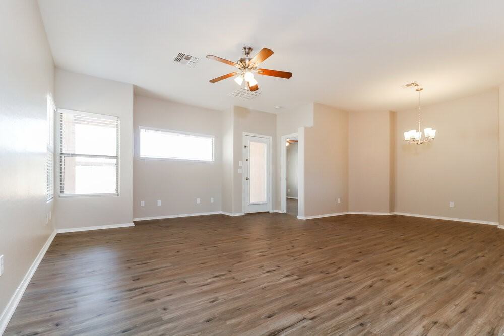 17792 W Paradise Ln - Photo 4 of 16