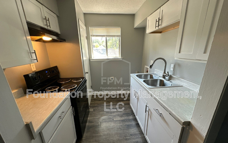 1587 Cherry Rd #4 - Photo 3 of 24