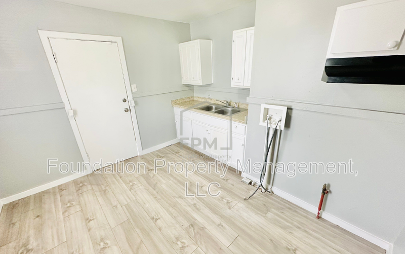 1971 Boyle Ave - Photo 5 of 11