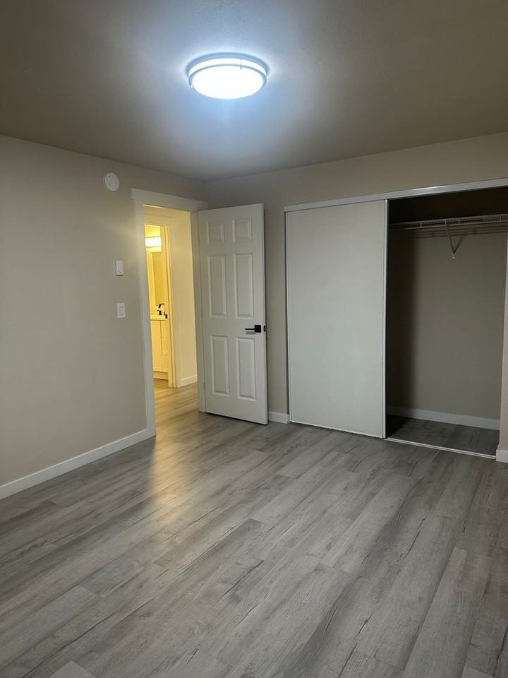 Tiki Apartments - Photo 5 of 16