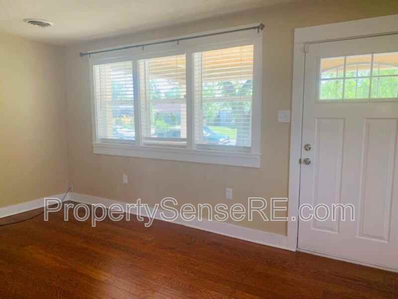 1121 Alton St - Photo 4 of 31