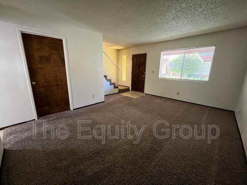 850 N Williford Dr - Photo 2 of 10