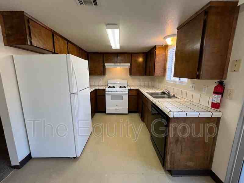 850 N Williford Dr - Photo 6 of 10