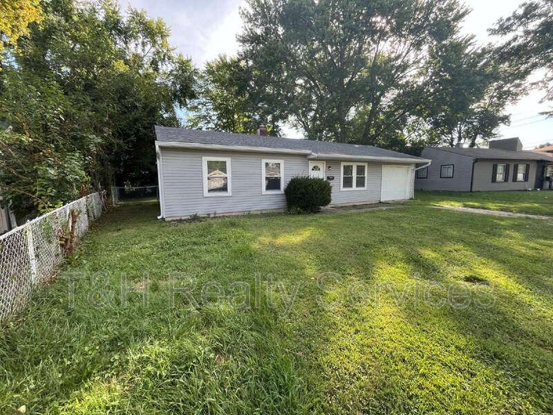 3831 Bennett Dr - Photo 5 of 37