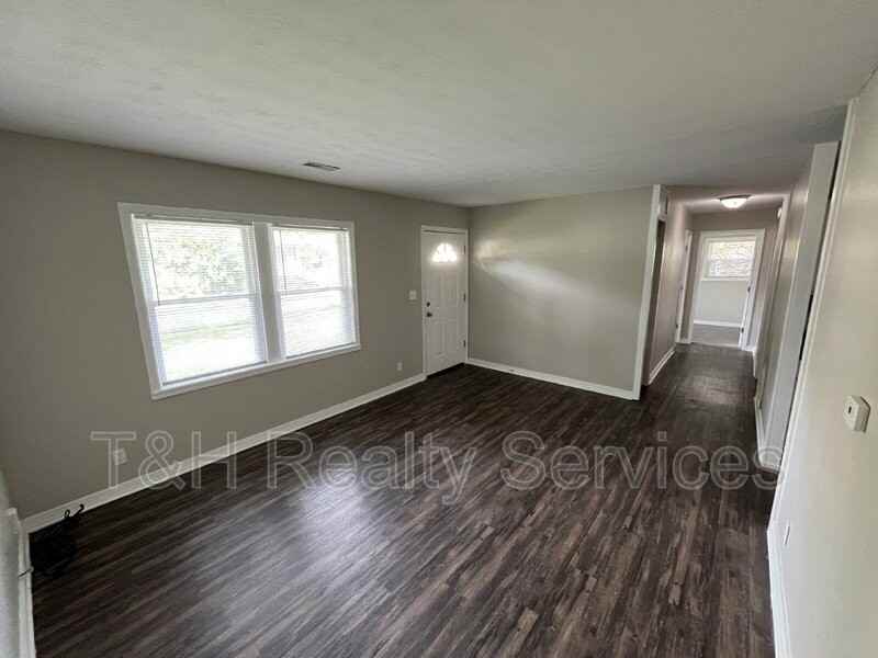 3831 Bennett Dr - Photo 7 of 37