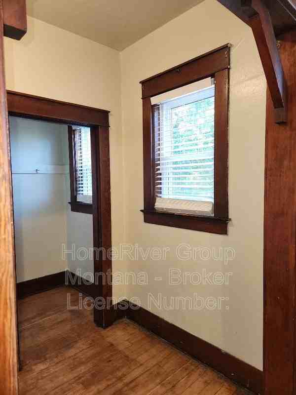 542 S 3rd St W - Photo 6 of 26