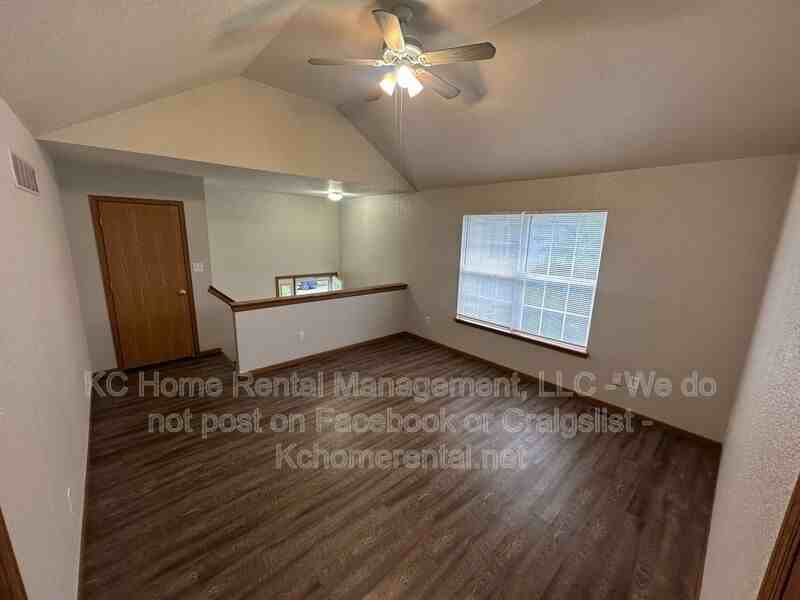 709 Se Drew Ct - Photo 3 of 34