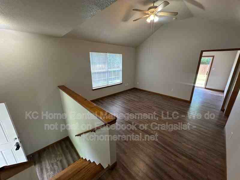 709 Se Drew Ct - Photo 6 of 34