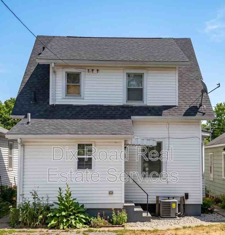 703 N D St - Photo 3 of 19