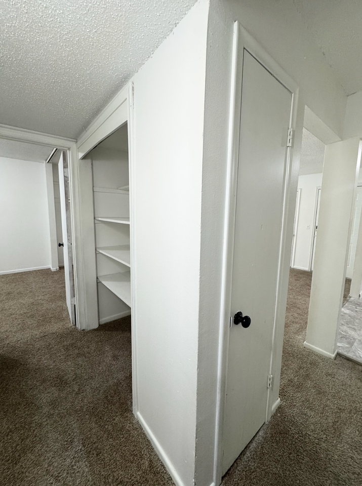 Colonial Court - Photo 3 of 20