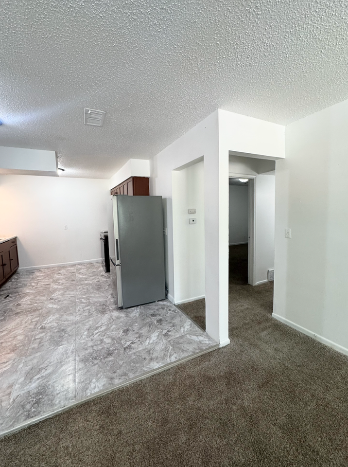 Colonial Court - Photo 6 of 20