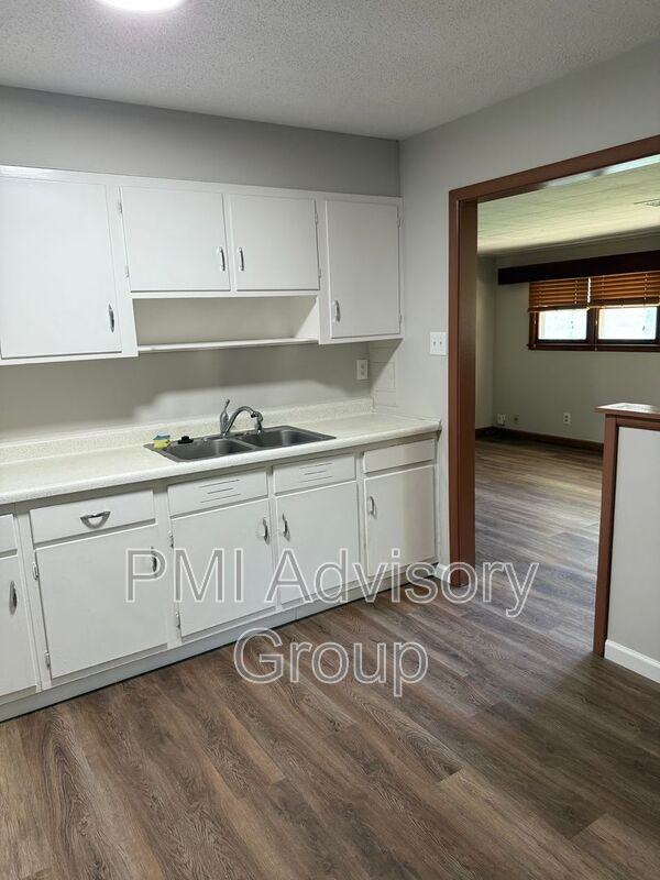 2521 Sw Sunset Rd - Photo 2 of 15