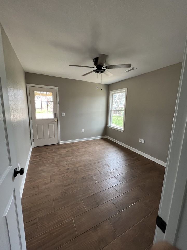 403 W Market St #1 - Photo 4 of 8
