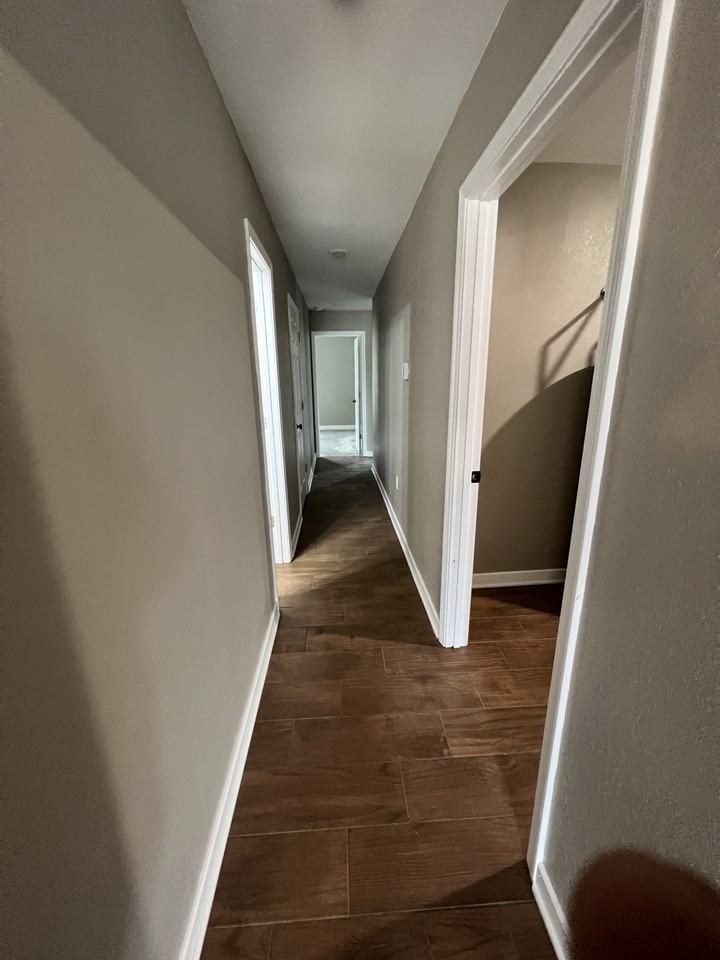 403 W Market St #1 - Photo 6 of 8