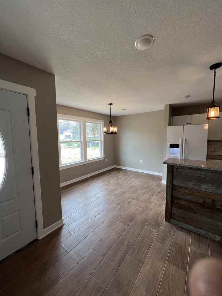 403 W Market St #1 - Photo 7 of 8