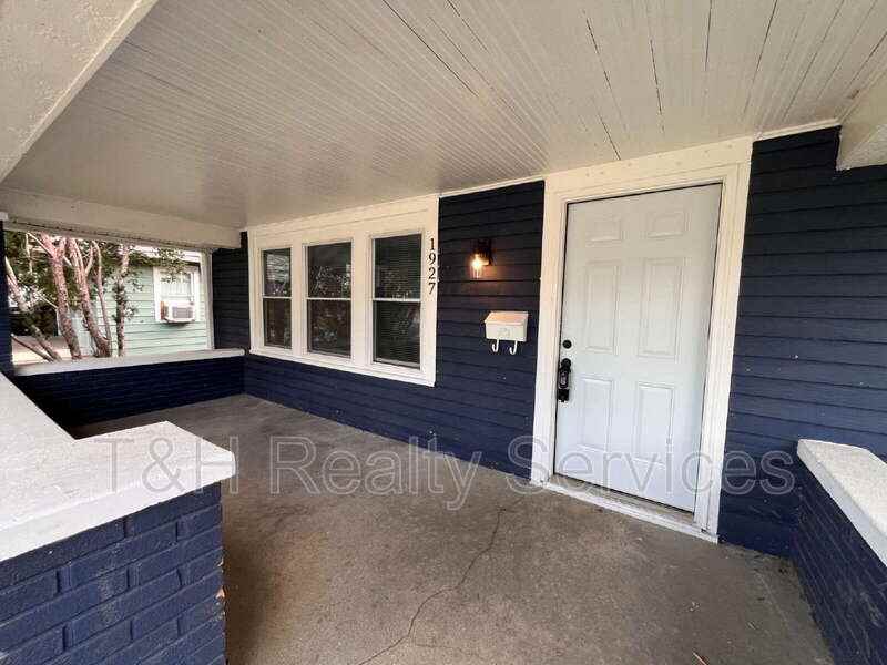 1927 N Dearborn St - Photo 5 of 18