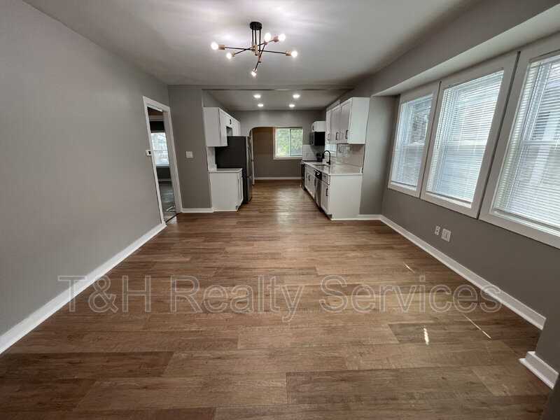 1927 N Dearborn St - Photo 7 of 18