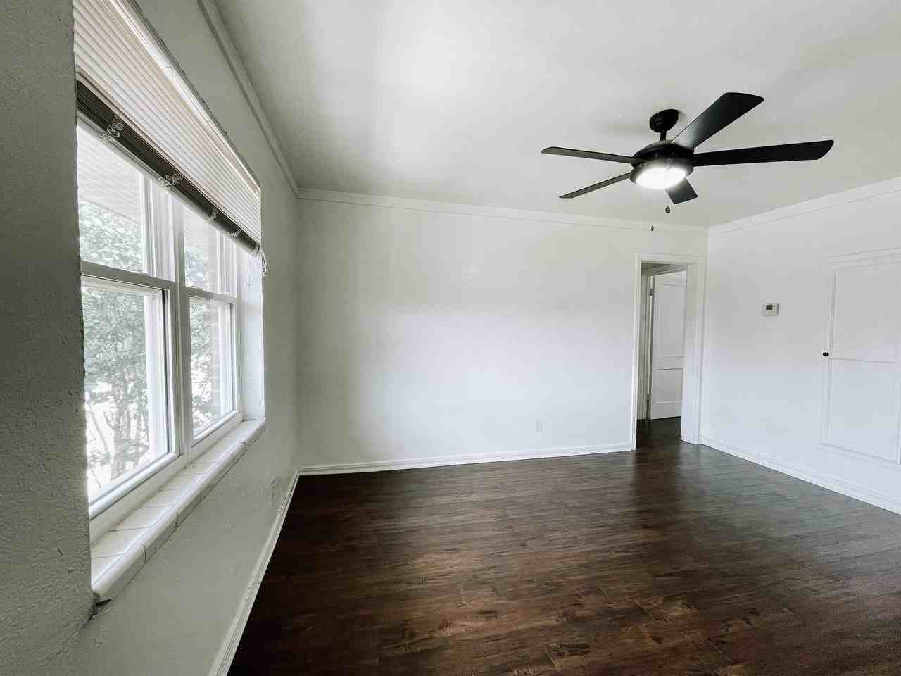 1714 N Lindsay Ave - Photo 3 of 19