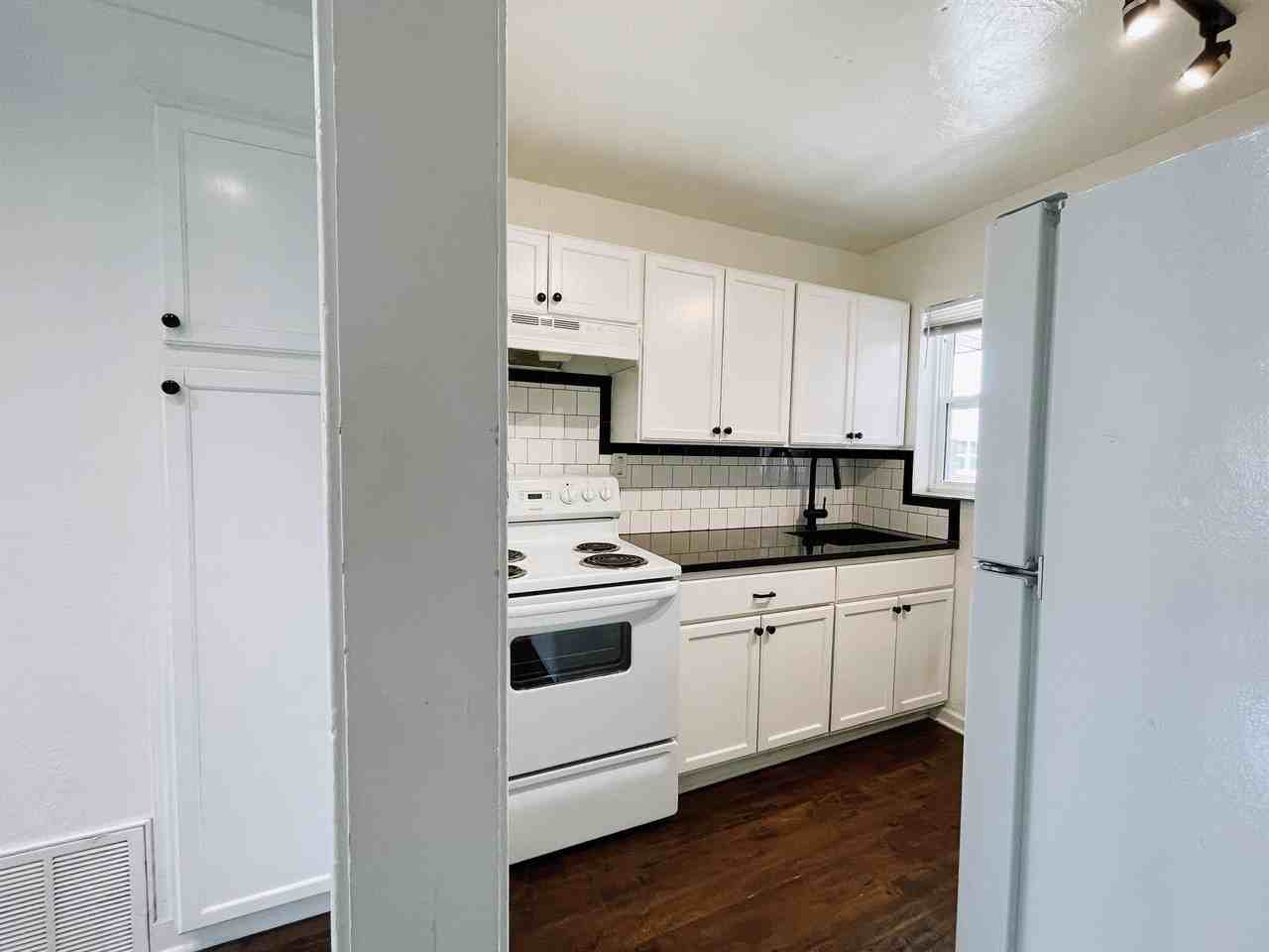 1714 N Lindsay Ave - Photo 7 of 19