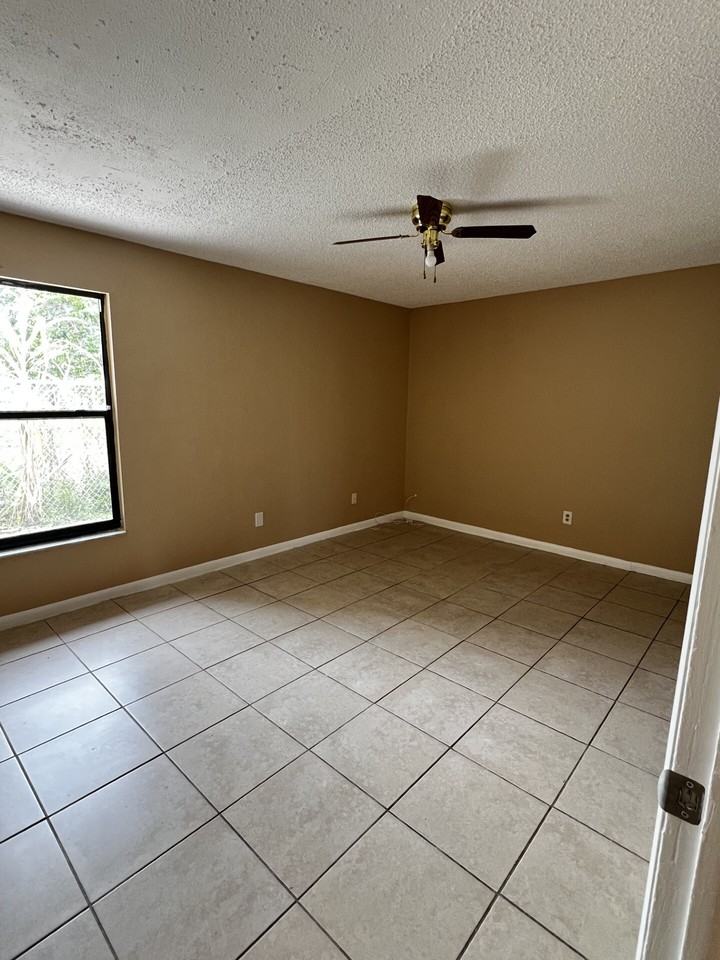 1807 Southwest 1st Avenue- A - Photo 5 of 8