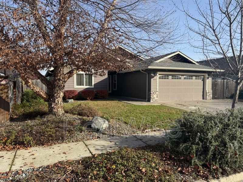 1575 Sw Yucca Dr - Photo 3 of 39