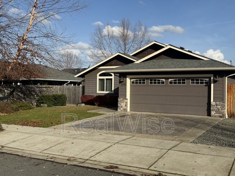 1575 Sw Yucca Dr - Photo 4 of 39