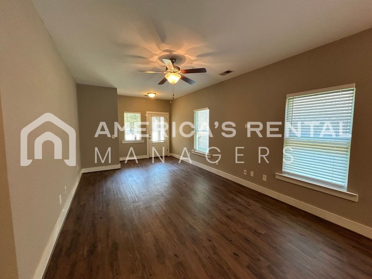 5589 Park Side Rd - Photo 5 of 34