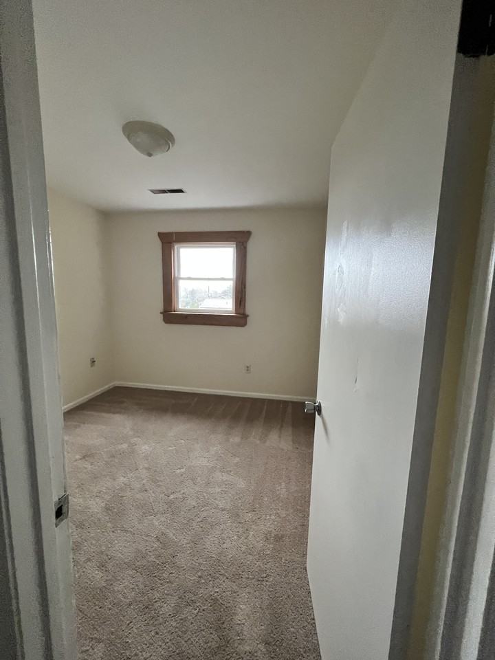 401 Fairfax Street - Photo 7 of 16