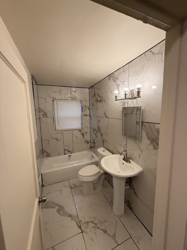 9384 Rutherford St - Photo 5 of 8