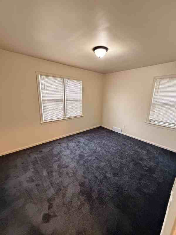 9384 Rutherford St - Photo 7 of 8