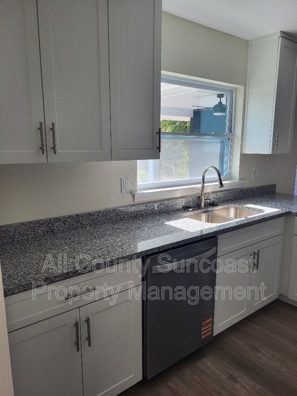 648 16th Ln - Photo 4 of 13