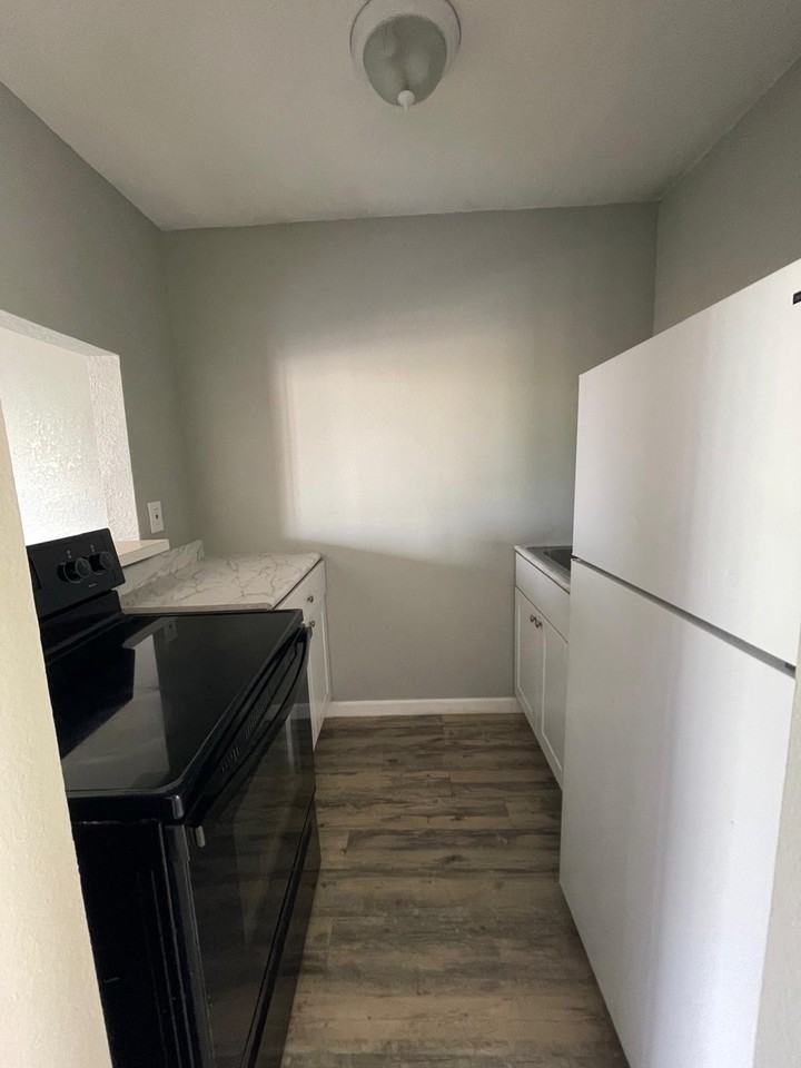 306 West Saint Francis Street - Photo 2 of 6