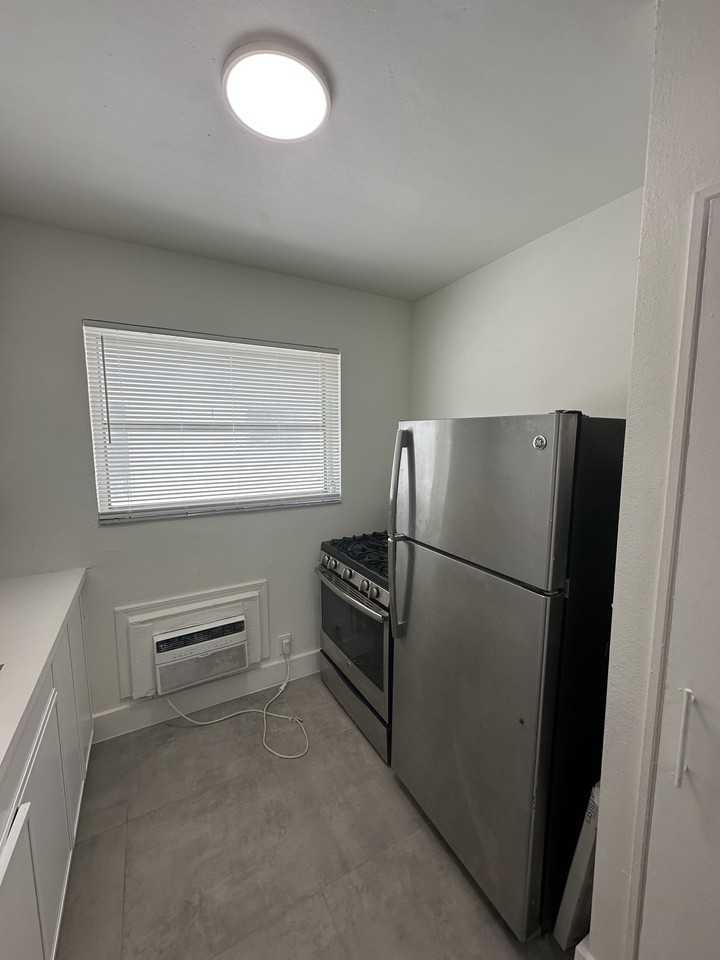 1225 Normandy Drive - Photo 5 of 11