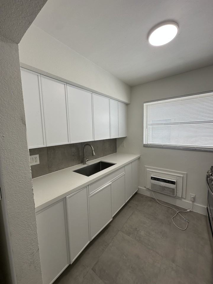1225 Normandy Drive - Photo 7 of 11