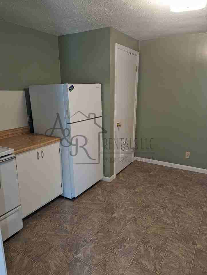 806 S Locust - Photo 4 of 6