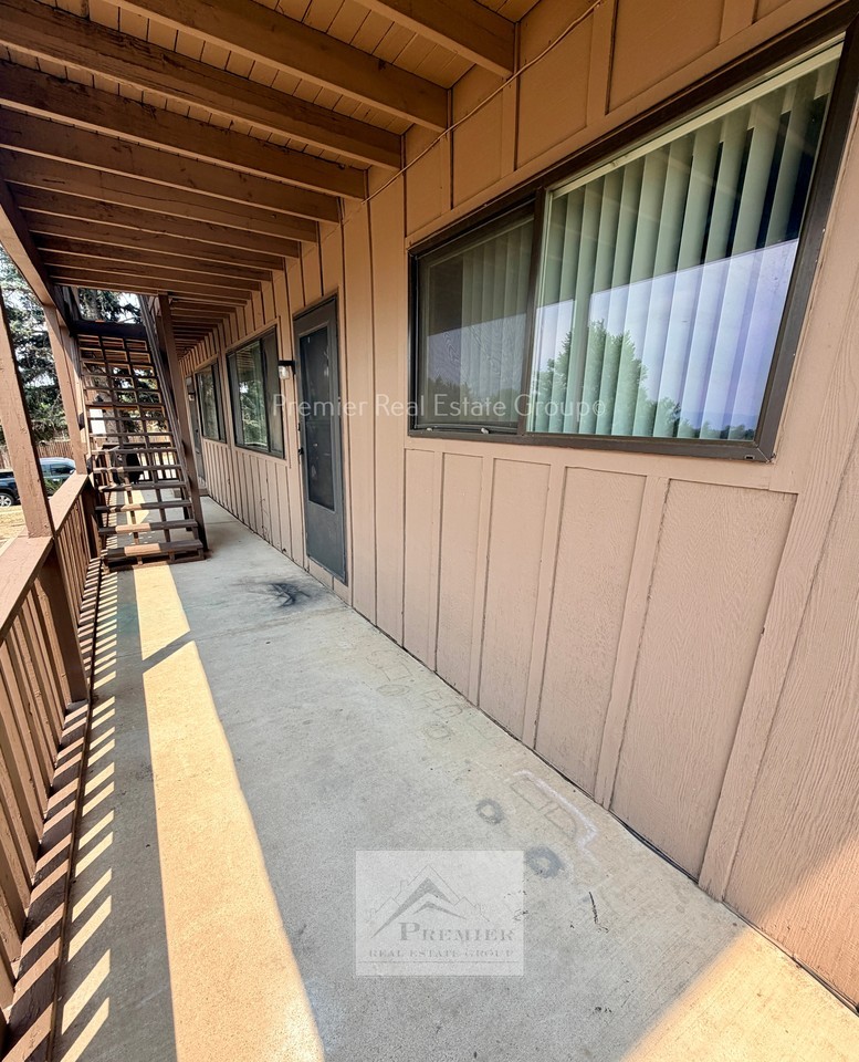 1480 Hathaway - Photo 3 of 10