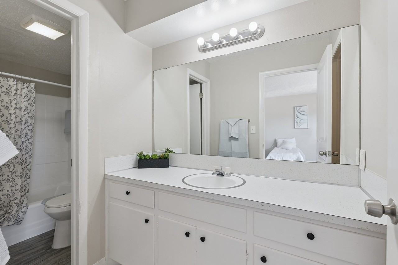 4741 Ridgeway Drive - Photo 4 of 33