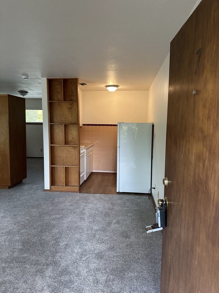 5656 Fauntleroy Way SW - Photo 2 of 12