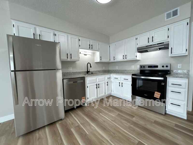 1015 14th St - Photo 4 of 8