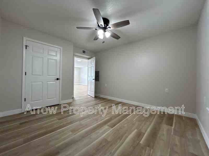 1015 14th St - Photo 5 of 8