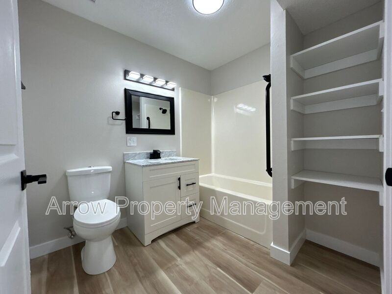 1015 14th St - Photo 6 of 8