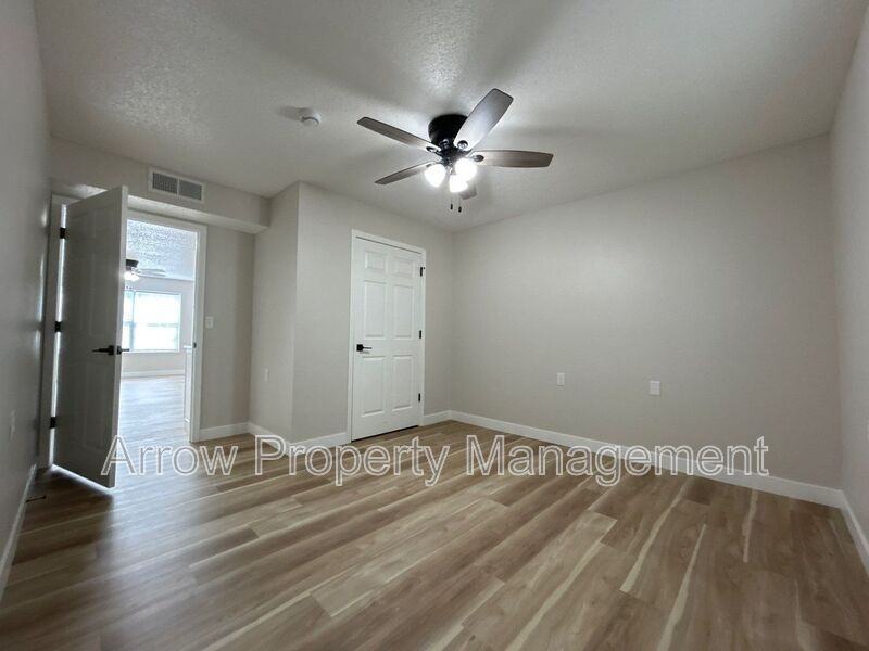1015 14th St - Photo 7 of 8